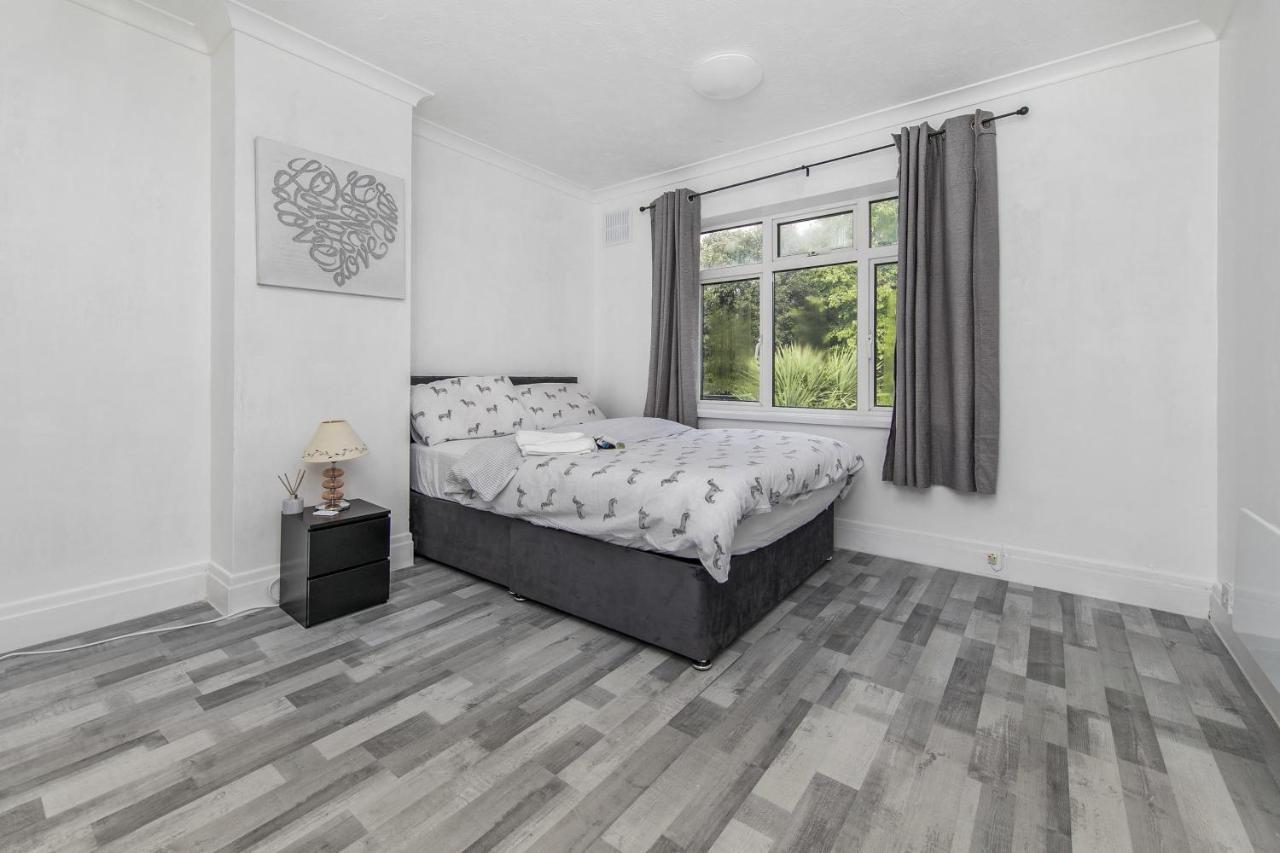 The Comfy Resort, Free Private Parking & Wifi, 9 Beds Colchester Extérieur photo