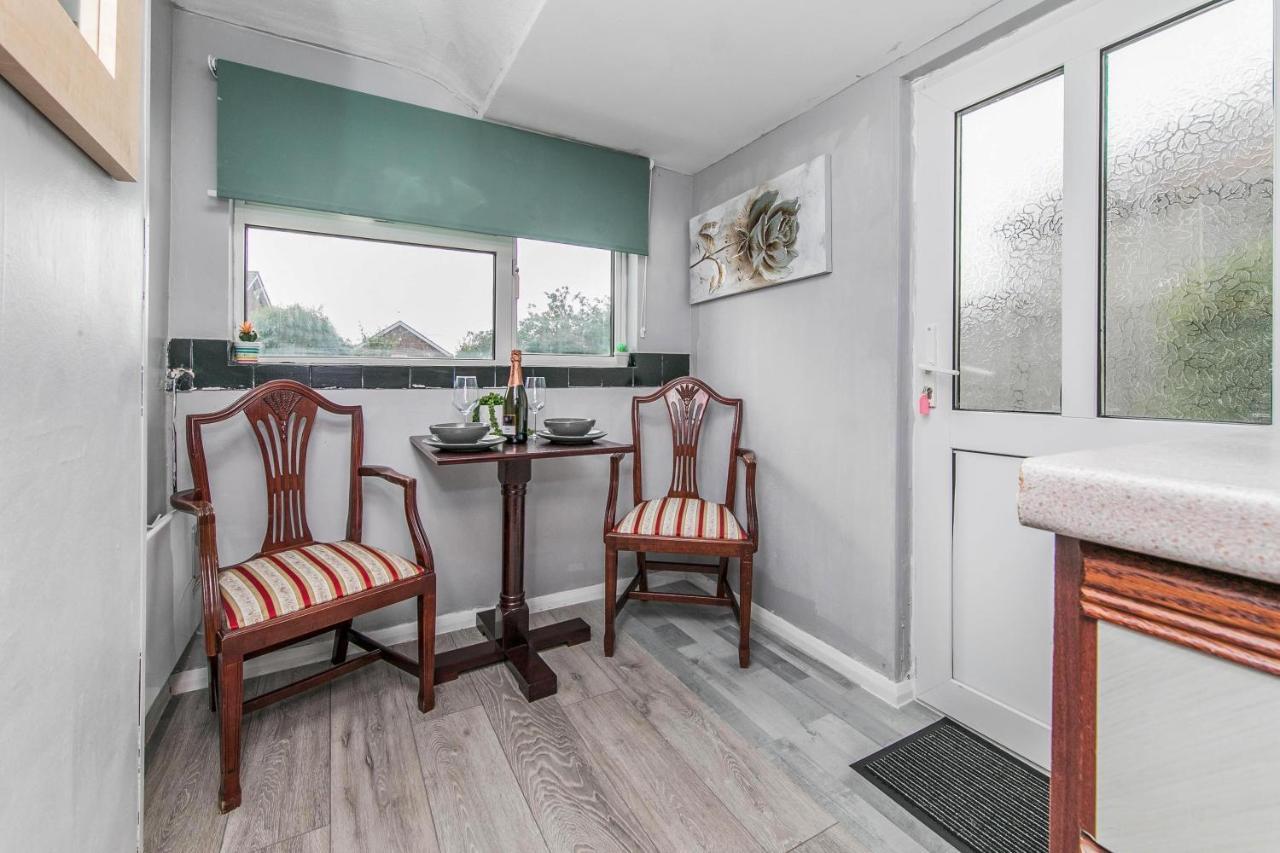 The Comfy Resort, Free Private Parking & Wifi, 9 Beds Colchester Extérieur photo