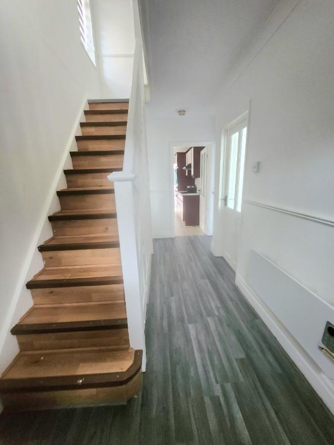 The Comfy Resort, Free Private Parking & Wifi, 9 Beds Colchester Extérieur photo